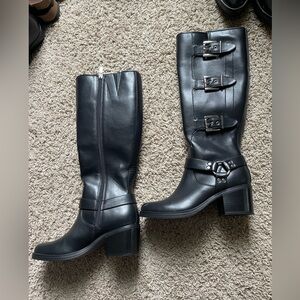 Nine West Woman’s Tall Boots With Buckles in SZ 7.5 in gently used condition